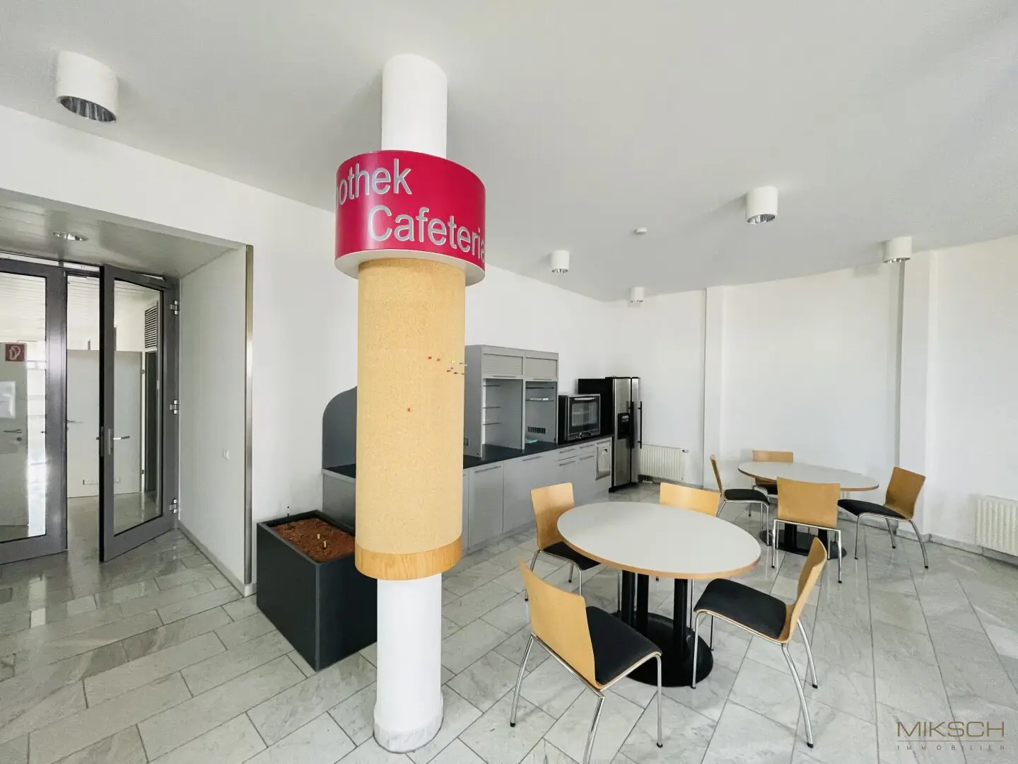 Moderne Bürofläche I ca. 250m² I direkt neben Flughafen Wien I PKW Stellplätze am Grundstück I