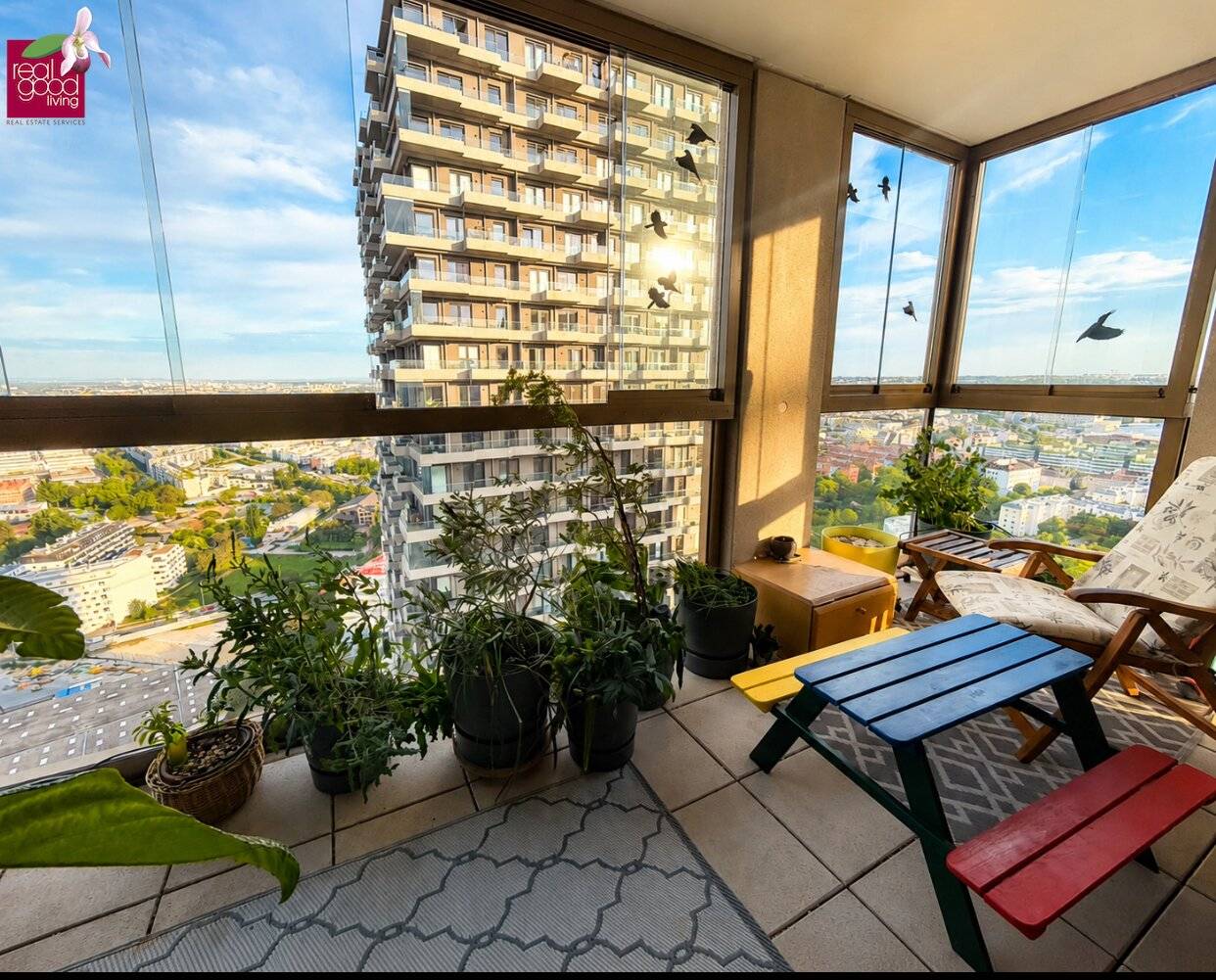 High-Floor Living im Helio Tower – Stilvolle 3-Zimmer-Wohnung mit Panorama-Fernblick!