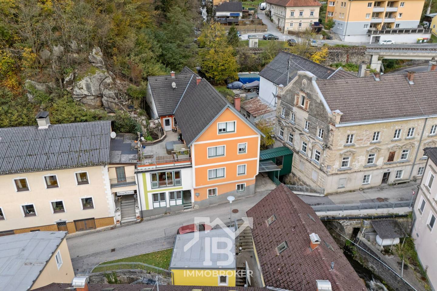 Mehrparteienhaus mit Donaupanorama – Rendite sichern und/oder selbst nutzen