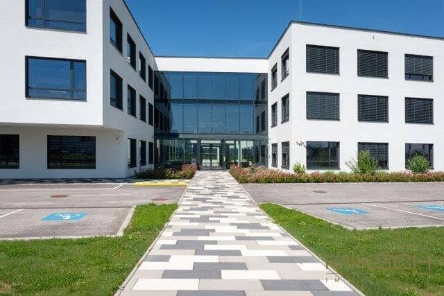 Modernes Büro in St. Pölten I nähe A1 Autobahn I 850 bis 1700 m² I Parkplätze I Lager mit 120,63 m²