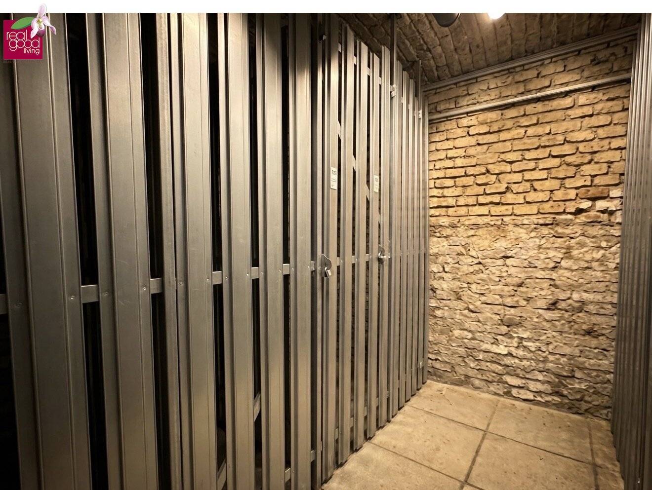 Möblierter Altbau-ERSTBEZUG nahe U6 & AKH – Charmantes Studio in 1170 Wien