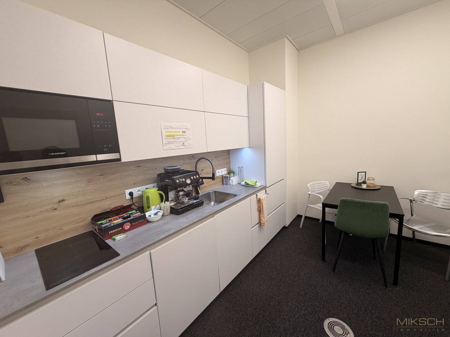 Modernes Büro I ca. 20m² Gesamtnutzfläche I  Aufzug I Teeküche I nähe Autobahn und Wien