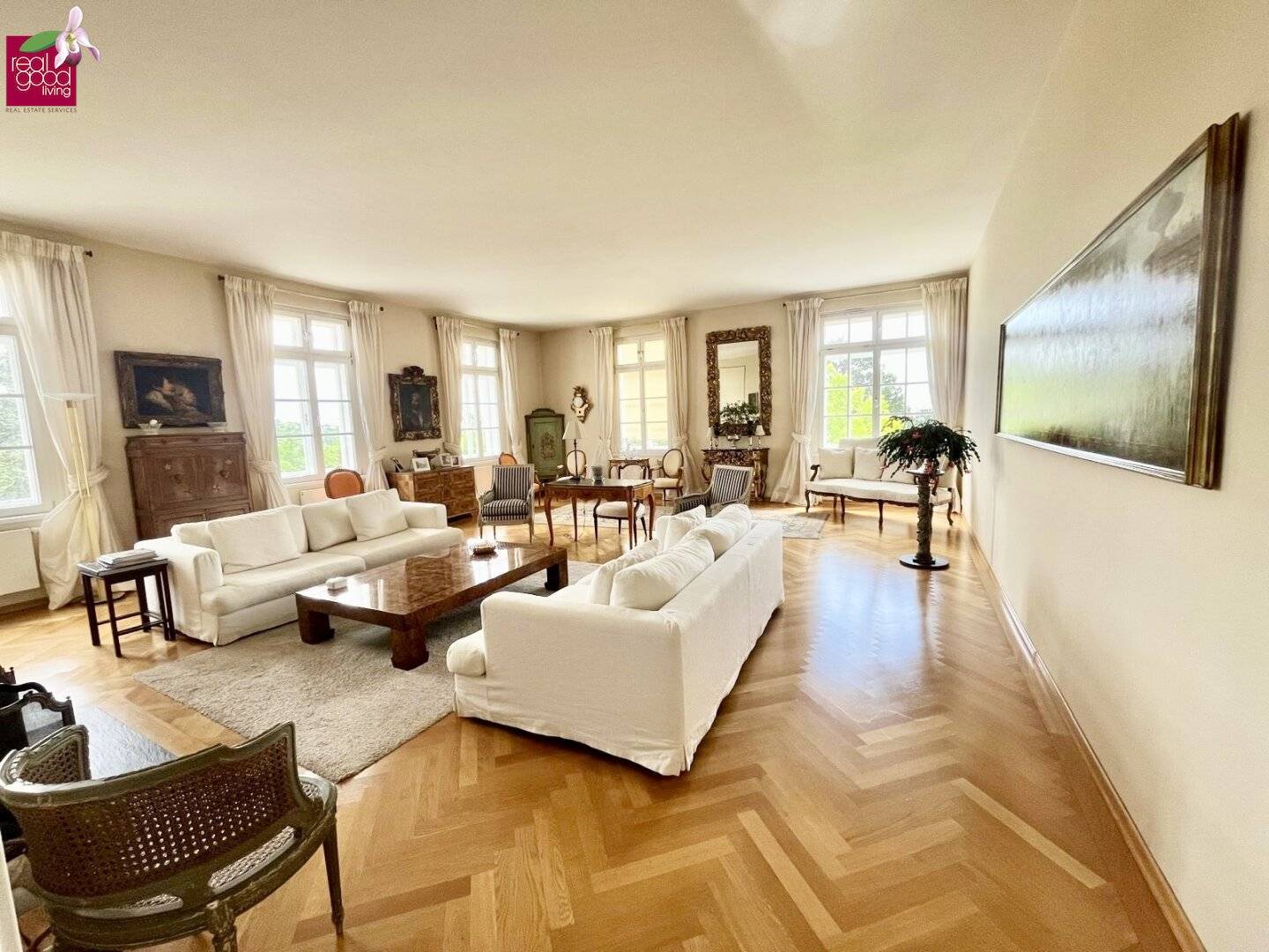 Exquisites Wohnen im Glanzingpark: Repräsentative 7-Zimmer-Residenz mit Traumblick, hohen Räumen und allgemeinen Wellnessbereich!