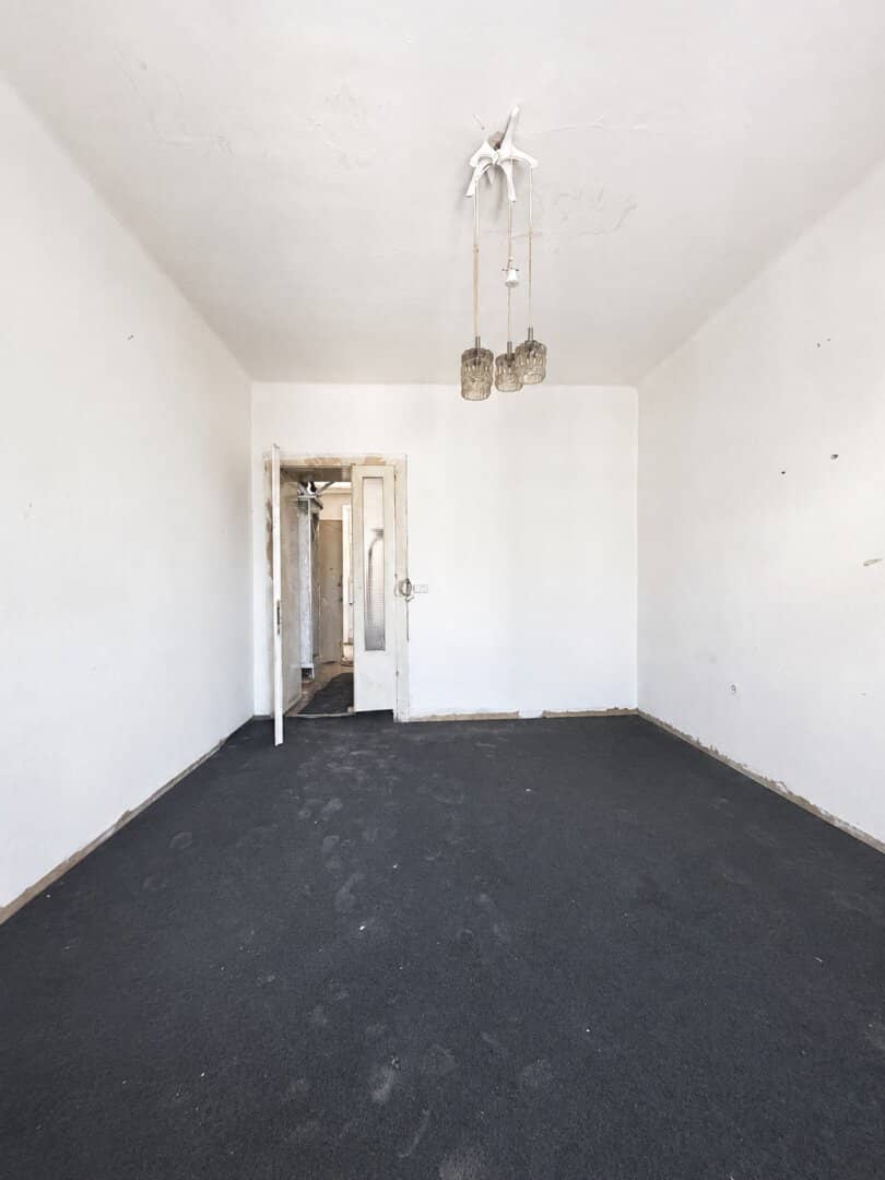 Charmante 2-Zimmer-Altbauwohnung mit Potenzial in zentraler Ruhelage