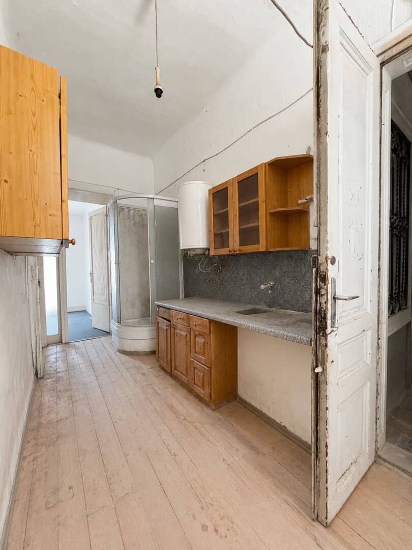 Charmante 2-Zimmer-Altbauwohnung mit Potenzial in zentraler Ruhelage
