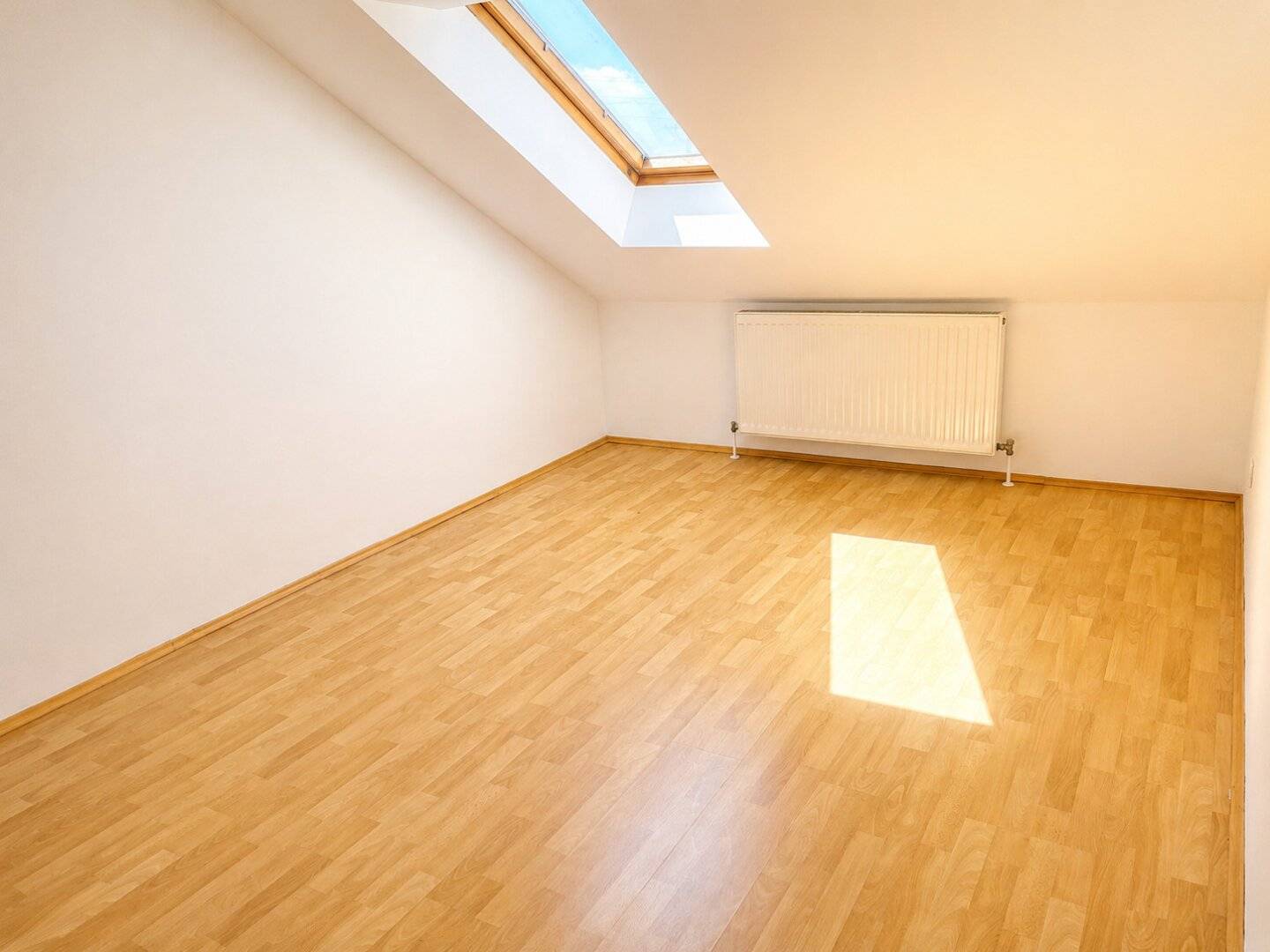 Charming attic apartment with 85 m² in a quiet location of Vienna-Favoriten