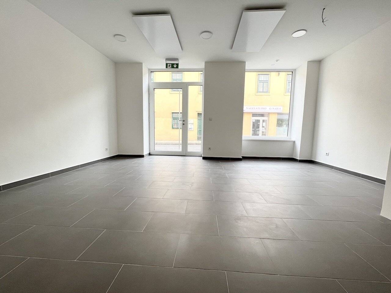 46 m² Retail Space: 2 Floors, near Schloss Schönbrunn