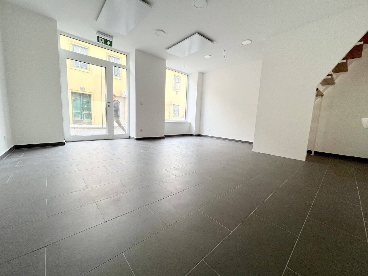 46 m² Retail Space: 2 Floors, near Schloss Schönbrunn