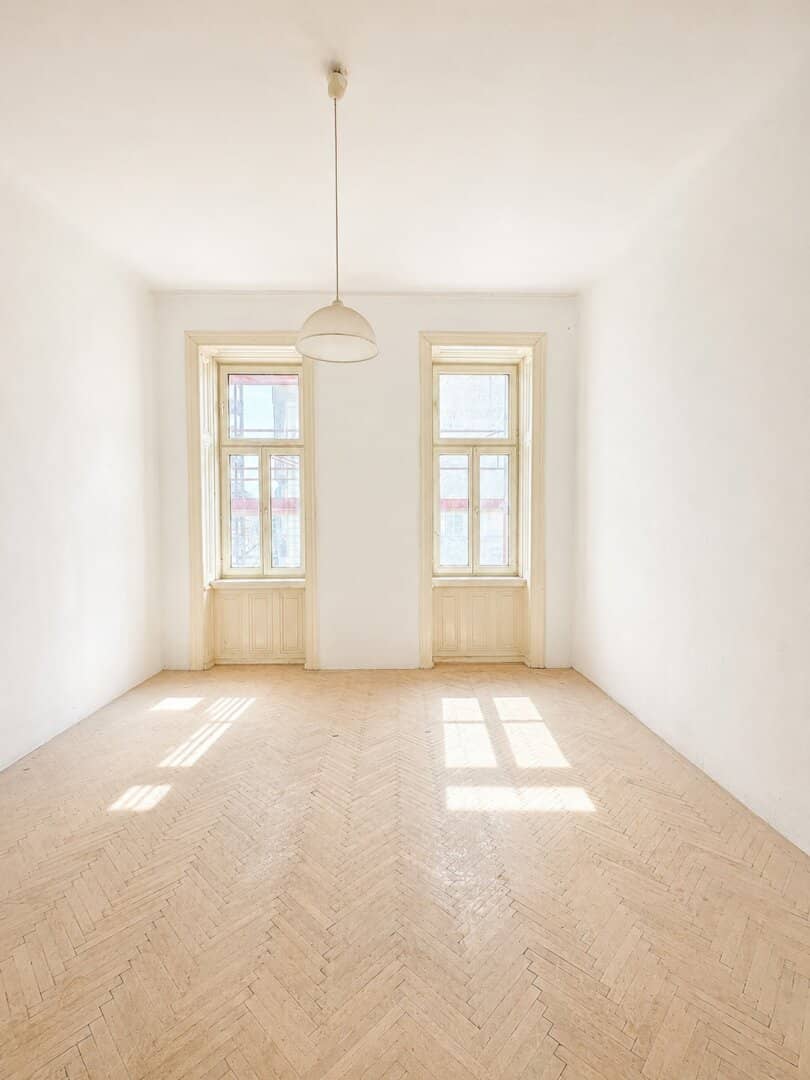 Sanierungsbedürftige Charmante 1-Zimmer-Altbauwohnung mit Balkon mit Potenzial in zentraler Ruhelage