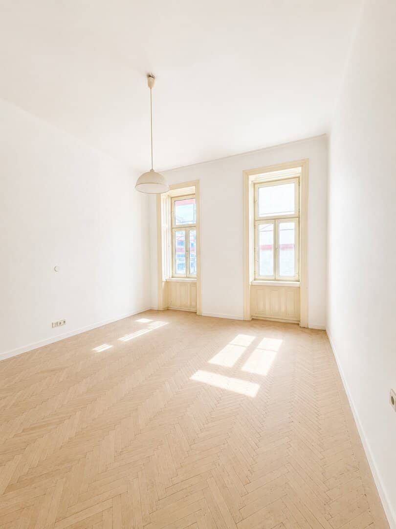 Sanierungsbedürftige Charmante 1-Zimmer-Altbauwohnung mit Balkon mit Potenzial in zentraler Ruhelage
