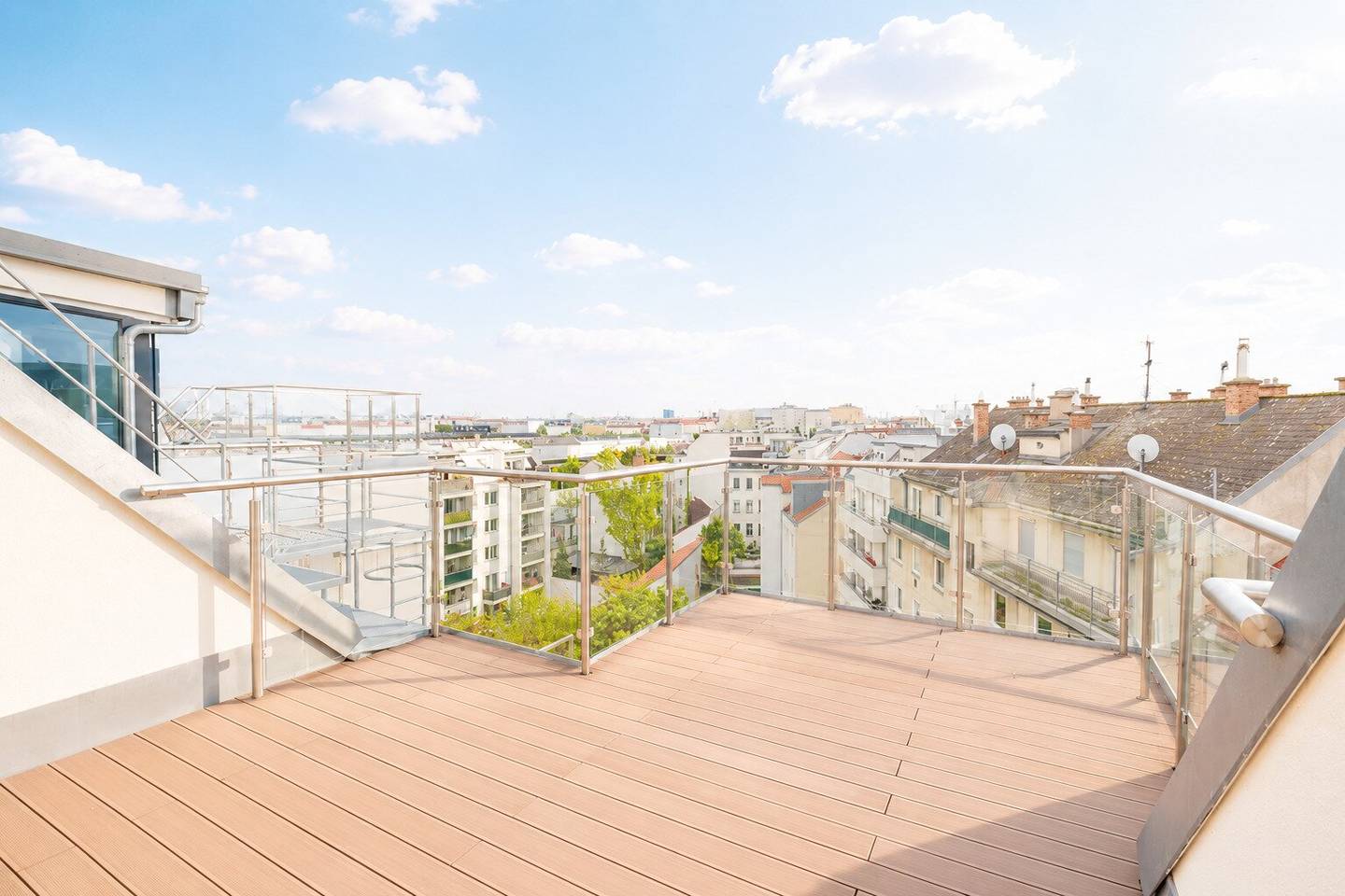 Premium-Dachgeschosswohnung mit Panoramablick & sonnigen Terrassen