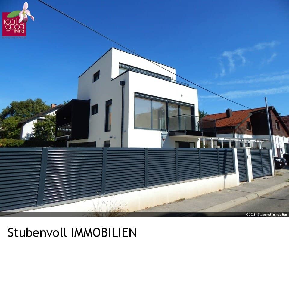 Villa mit Pool, voll unterkellert – mit Top-Ausstattung