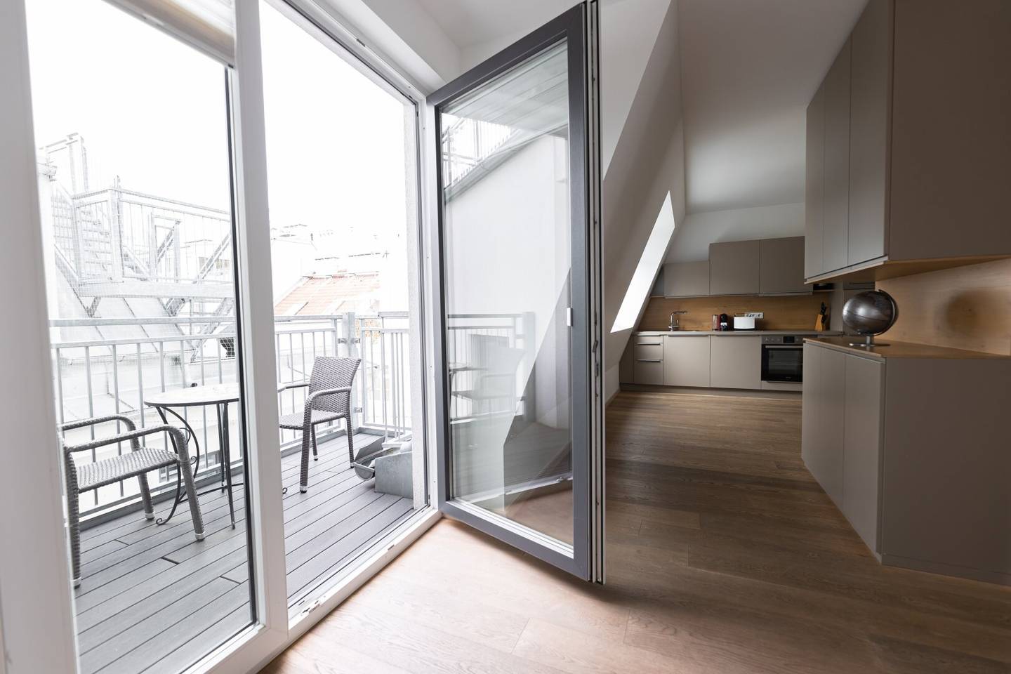 Stilvolle Dachgeschosswohnung mit Terrasse in 1200 Wien