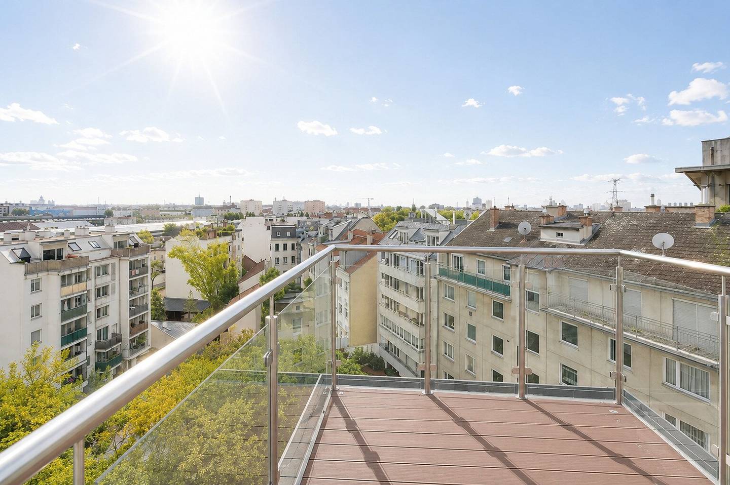 Dachgeschosswohnung mit 2 Terrassen nahe Augarten – Ruhelage & Fernblick