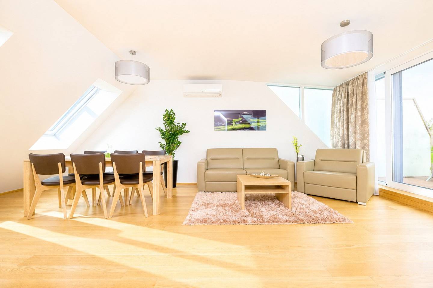 Dachgeschosswohnung mit 2 Terrassen nahe Augarten – Ruhelage & Fernblick