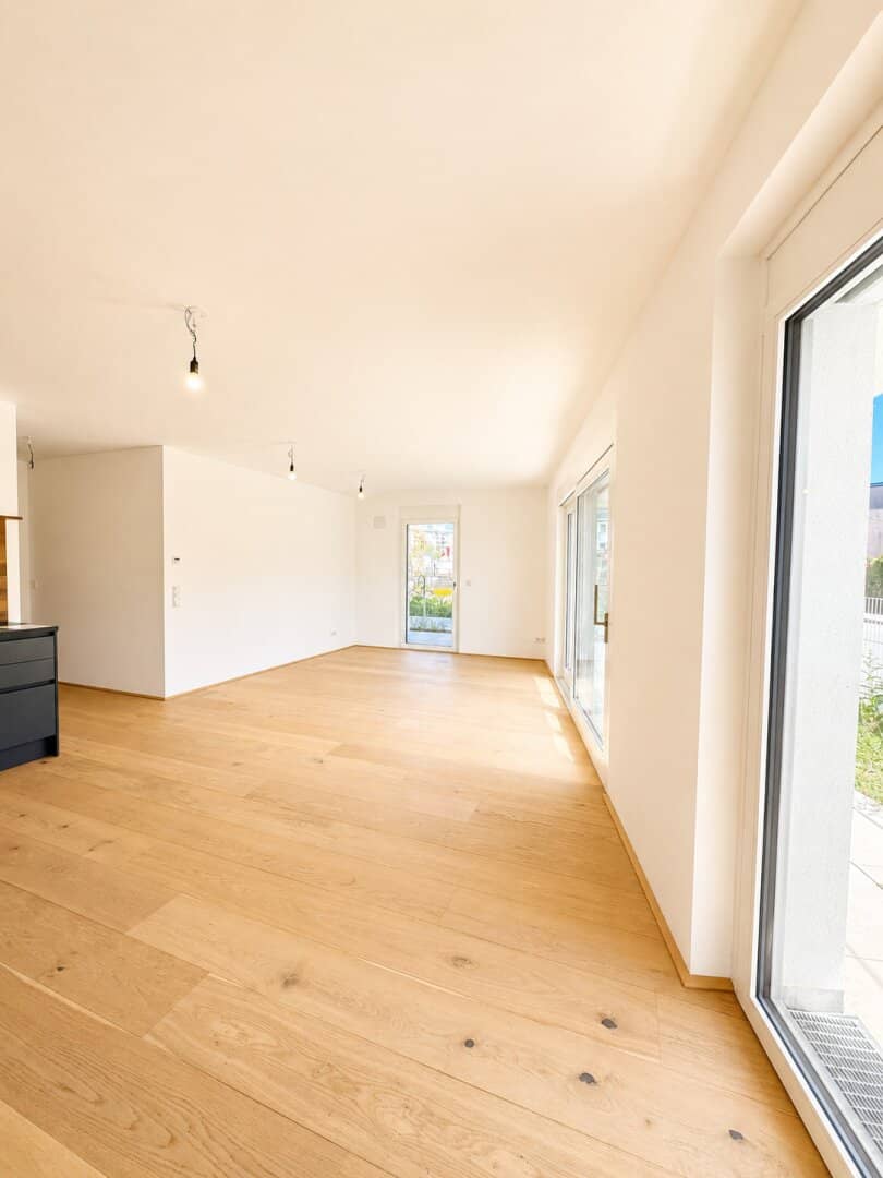 ***Provisionsfrei***Stilvolle 3-Zimmer-Gartenwohnung mit großzügiger Terrasse – Wohnen im Grünen nahe der Donau