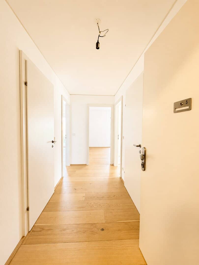 ***Provisionsfrei***Stilvolle 3-Zimmer-Gartenwohnung mit großzügiger Terrasse – Wohnen im Grünen nahe der Donau