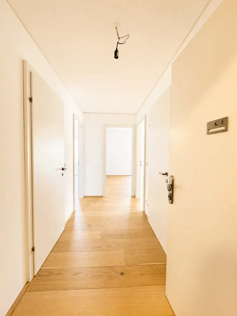 ***Provisionsfrei***Stilvolle 3-Zimmer-Gartenwohnung mit großzügiger Terrasse – Wohnen im Grünen nahe der Donau