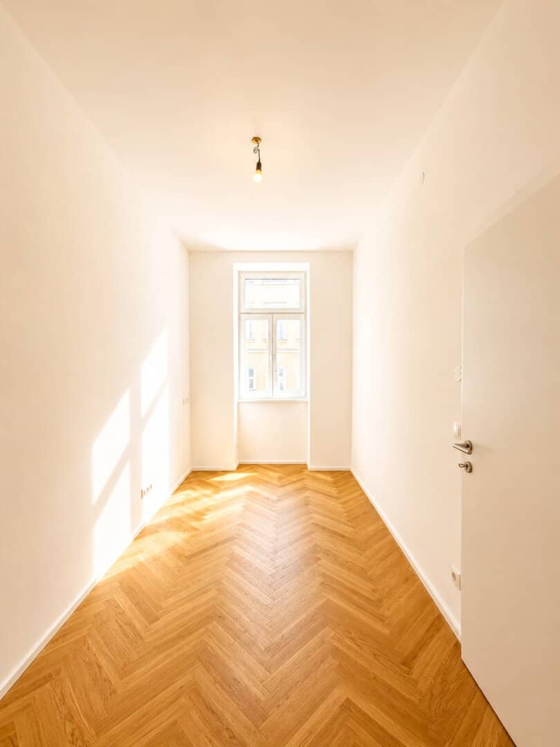 Erstbezug nach hochwertiger Sanierung – Stilvolle 3-Zimmer-Altbauwohnung mit 8 m² Balkon in 1160 Wien