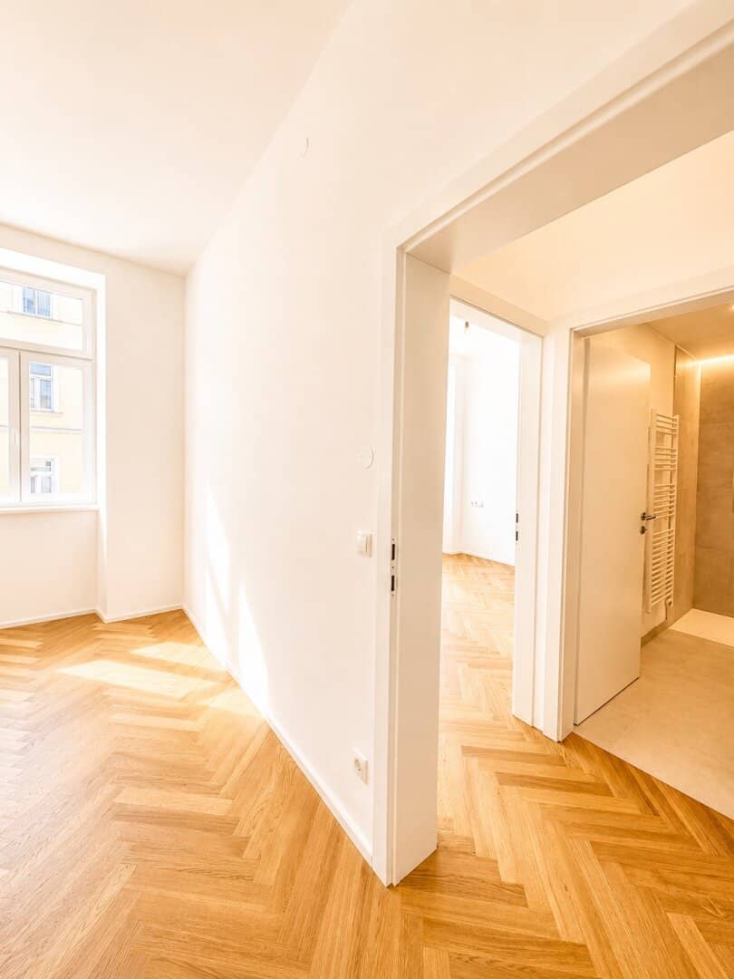Erstbezug nach hochwertiger Sanierung – Stilvolle 3-Zimmer-Altbauwohnung mit 8 m² Balkon in 1160 Wien