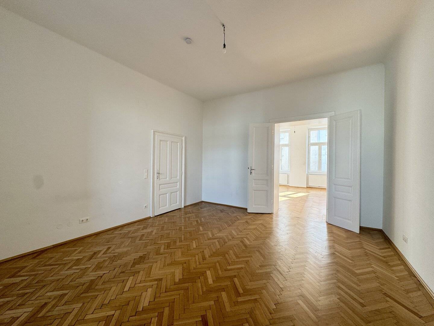 4-Zimmer-Altbau beim Augarten – Balkonvergrößerung möglich