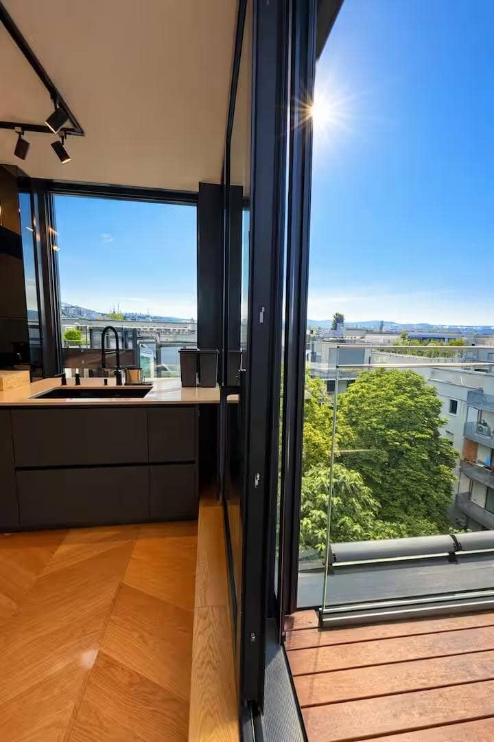 +++Erstbezug lichtdurchflutete 4-Zimmer Dachgeschosswohnung mit Wienblick und Bergblick + Terrasse- NESTROYPLATZ
