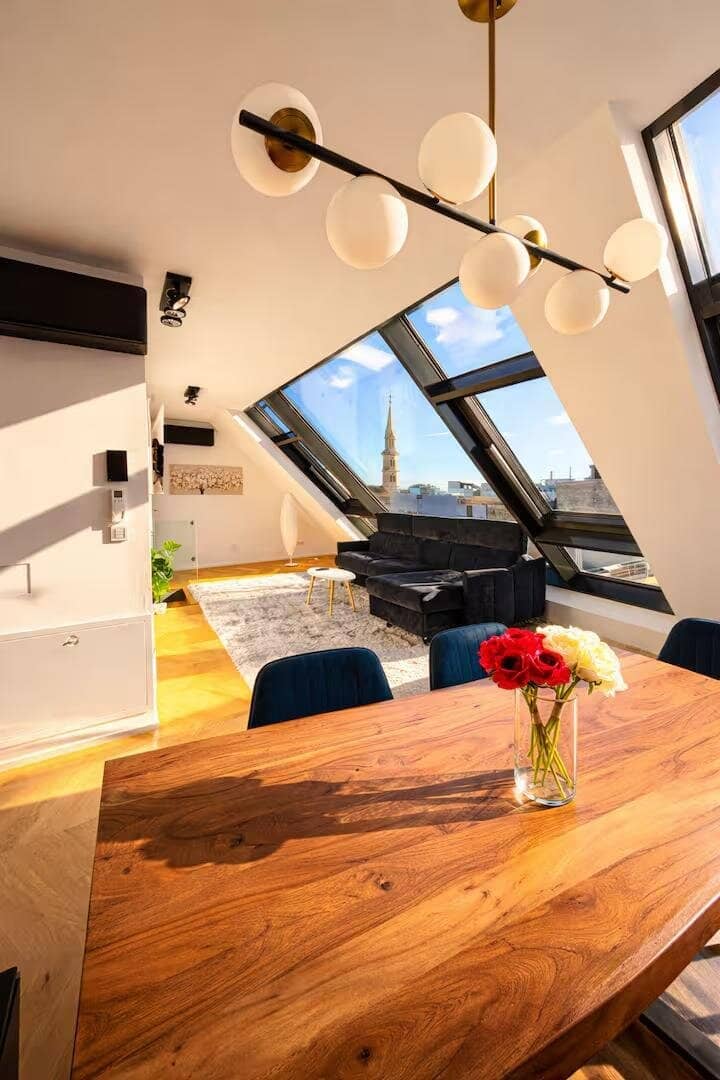 +++Erstbezug lichtdurchflutete 4-Zimmer Dachgeschosswohnung mit Wienblick und Bergblick + Terrasse- NESTROYPLATZ
