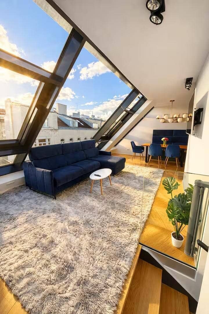 +++Erstbezug lichtdurchflutete 4-Zimmer Dachgeschosswohnung mit Wienblick und Bergblick + Terrasse- NESTROYPLATZ