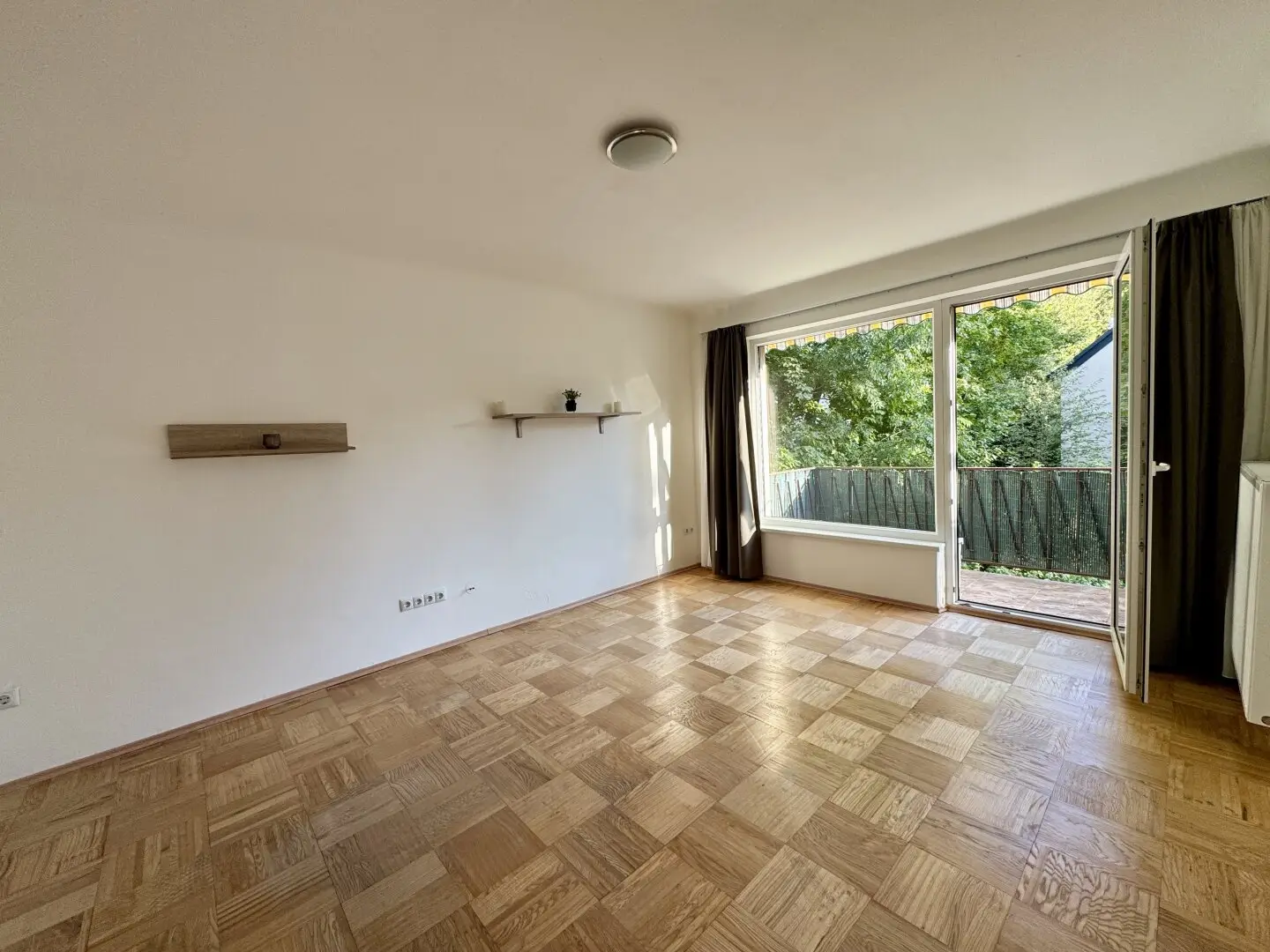 Charmante 2-Zimmer-Wohnung mit Balkon in Ruhelage | Nähe Auhof Center