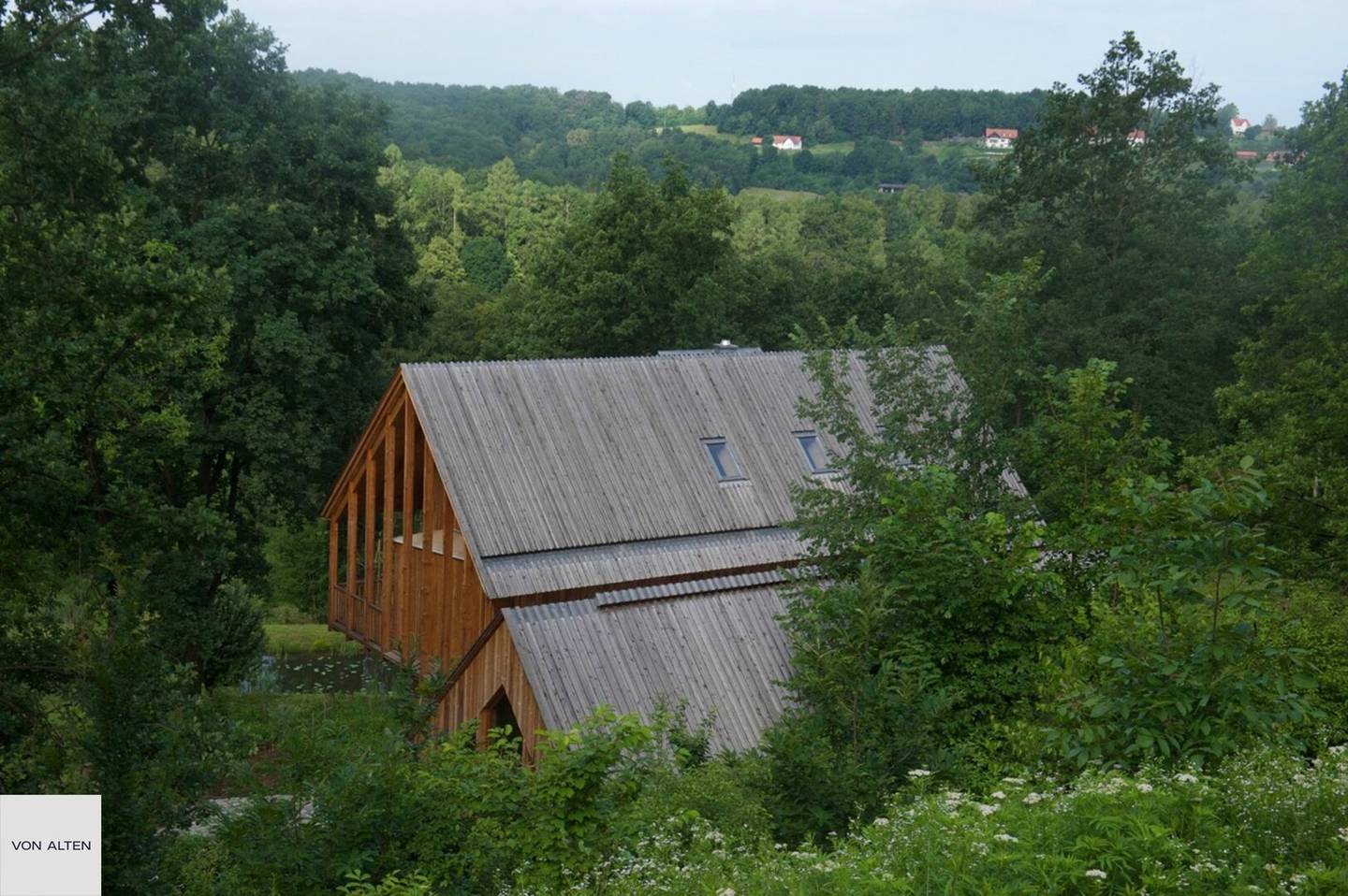 Preisgekrönte Architektur in absoluter Alleinlage | 7 ha Grund