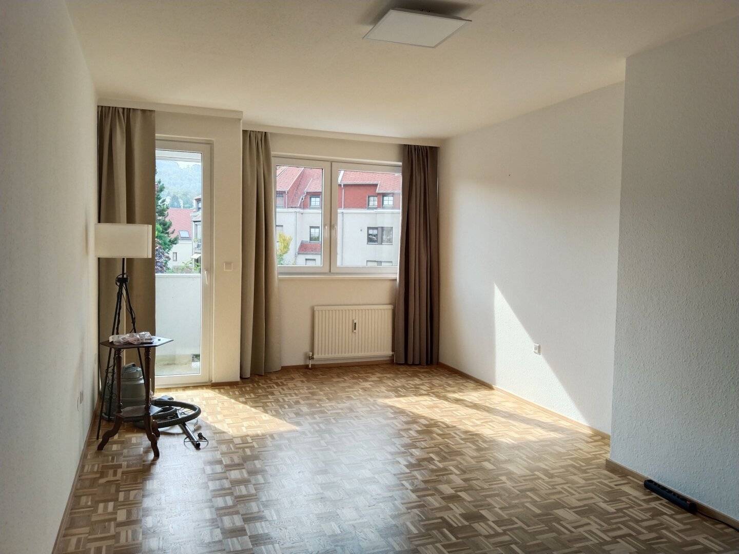 Renovierte 3-Zimmer-Wohnung mit separater Küche und zwei Loggien