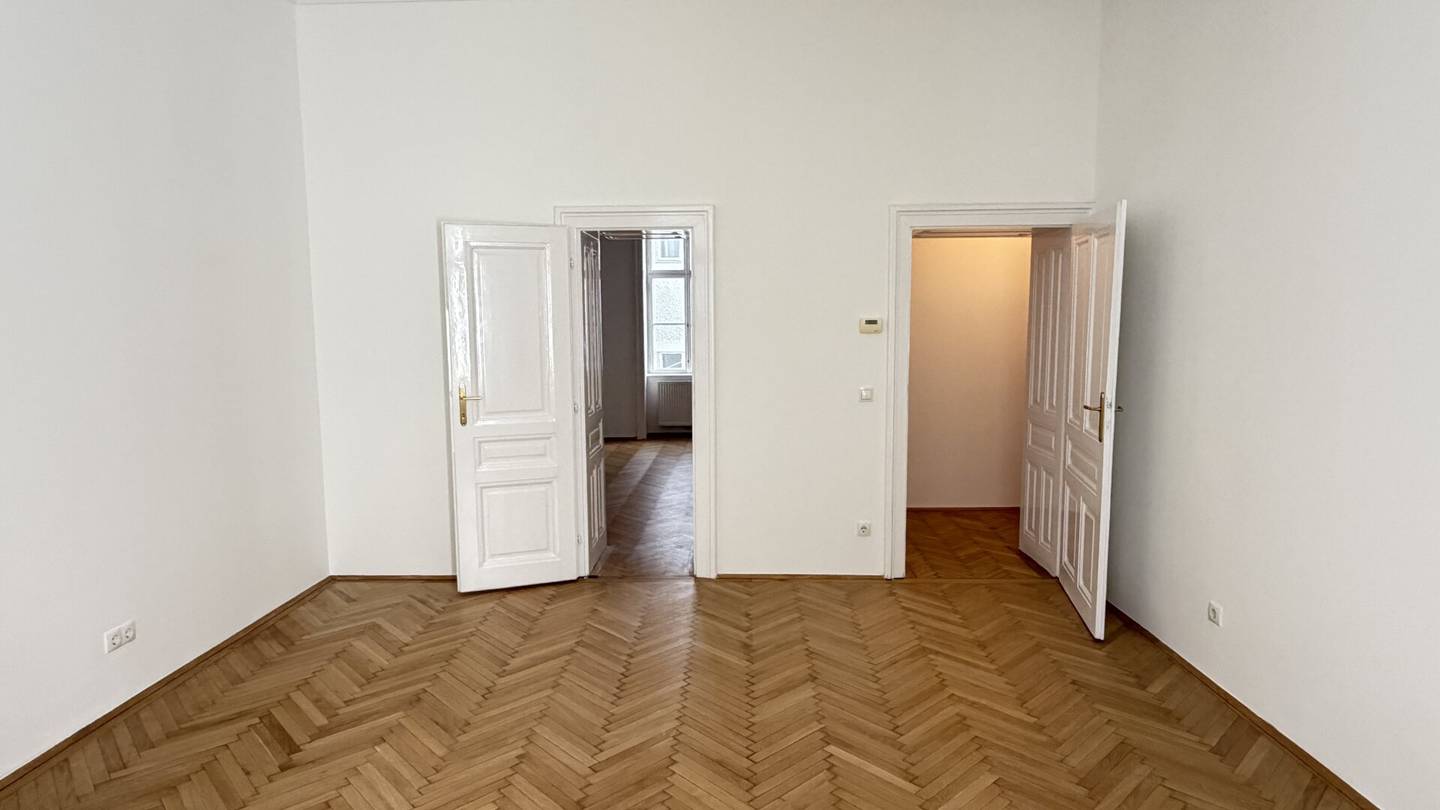 **Sommeraktion: -50% Maklerprovision** Top-Lage | 2 Zimmer | Repräsentativer Altbau