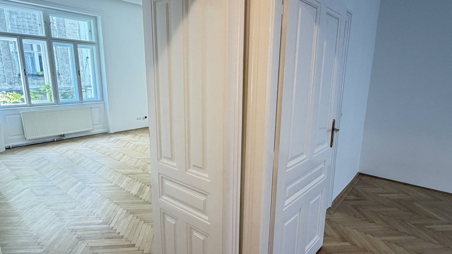 **Sommeraktion: -50% Maklerprovision** Top-Lage | 2 Zimmer | Repräsentativer Altbau