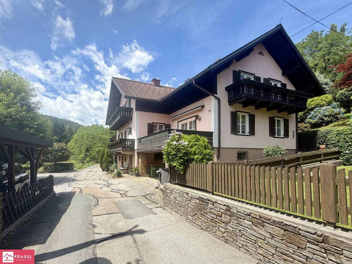 Viel Platz für die Familie mit 10 Zimmern und landwirtschaftlicher Fläche! Jetzt kaufen!