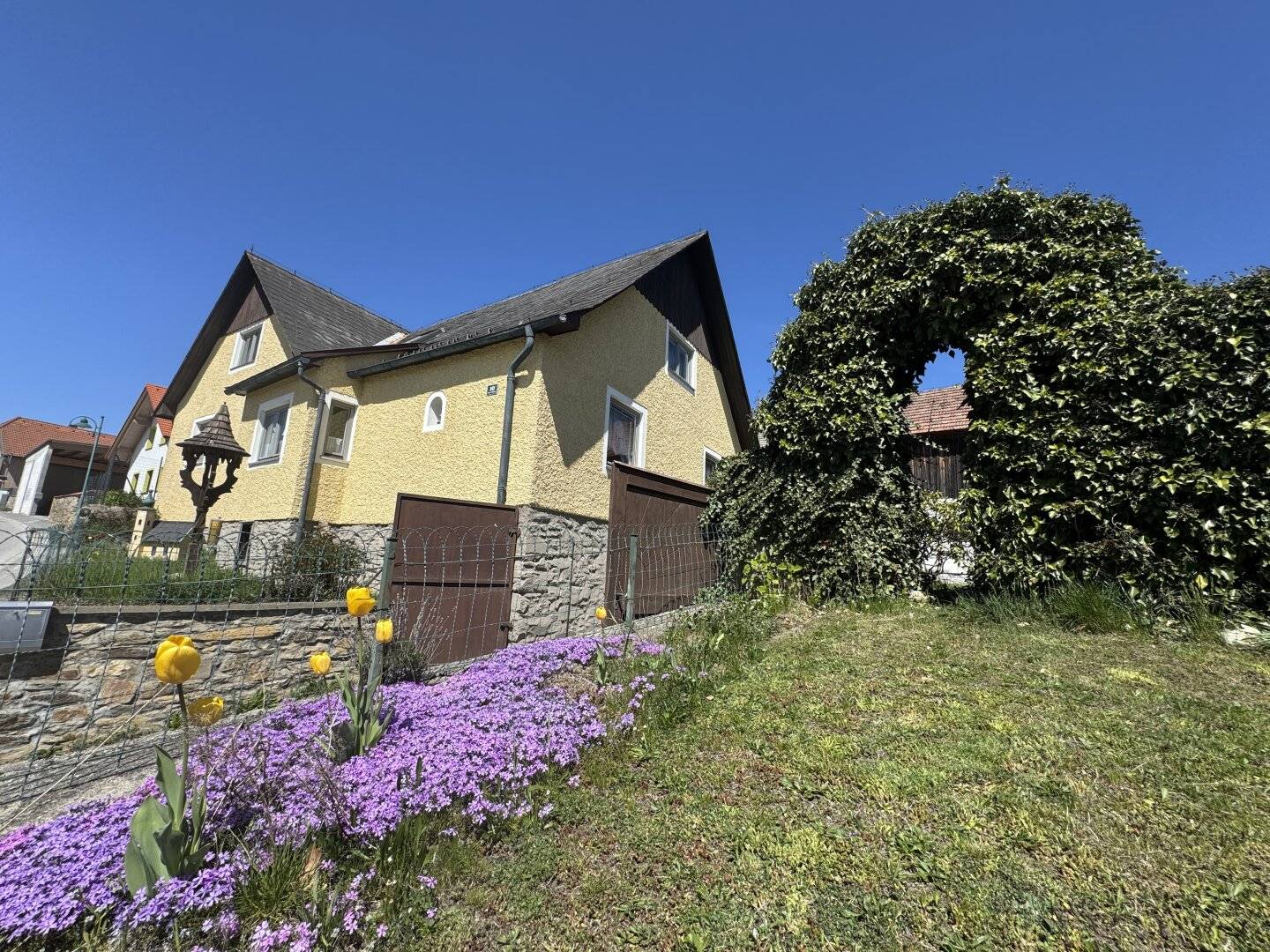 Zurück zur Natur! Mehrfamilienhaus mit unzähligen Nutzungsmöglichkeiten