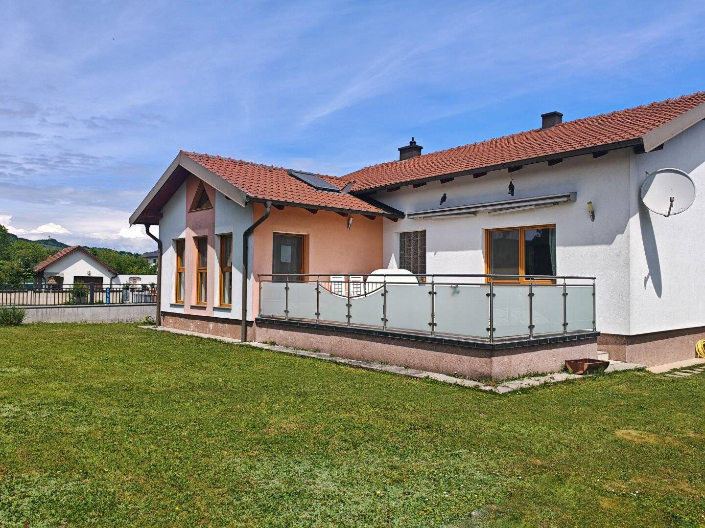 ☀️ Wohnen auf einer Ebene: Gepflegter Bungalow mit sonnigem Garten, Garage & Vollkeller