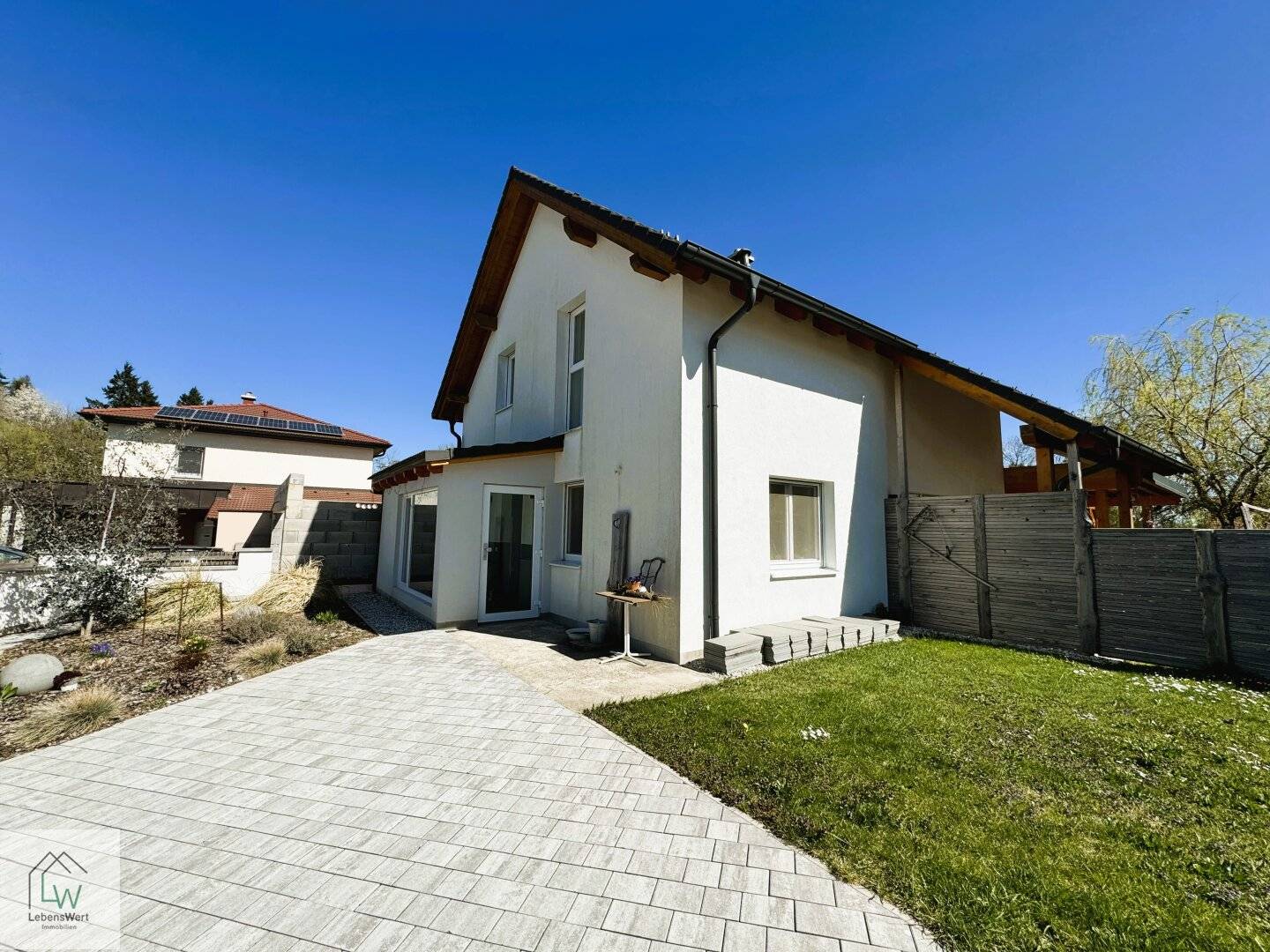 Haus mit großer überdachter Terrasse | Ruhelage | 991 m² Grundstück