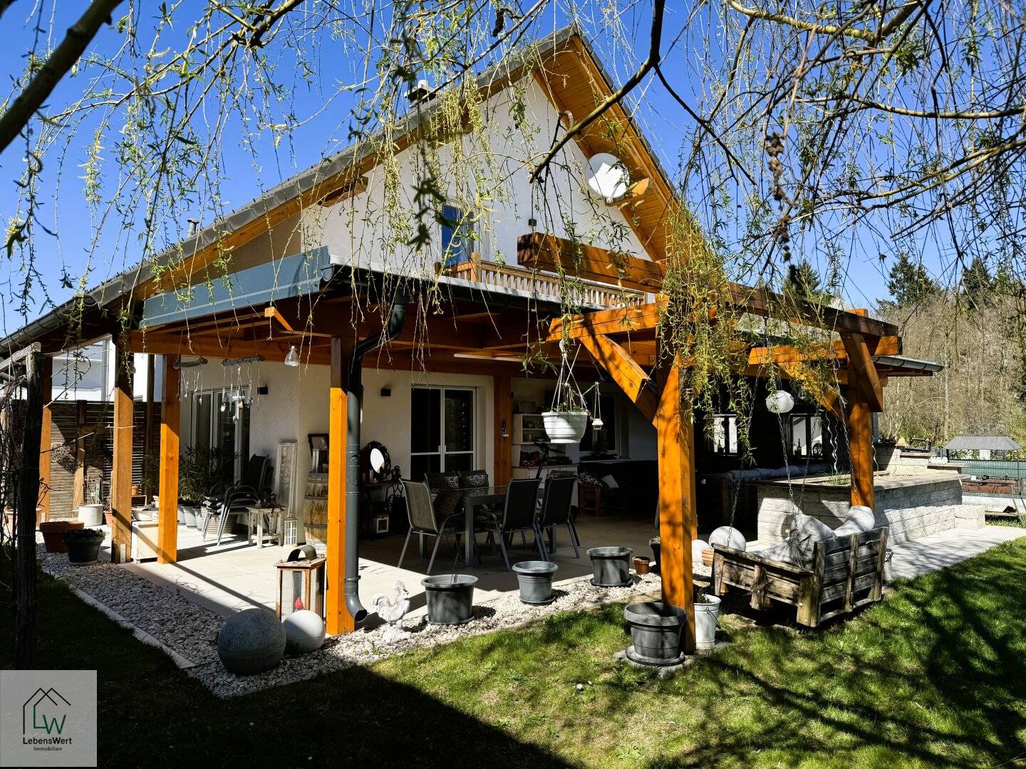 Haus mit großer überdachter Terrasse | Ruhelage | 991 m² Grundstück