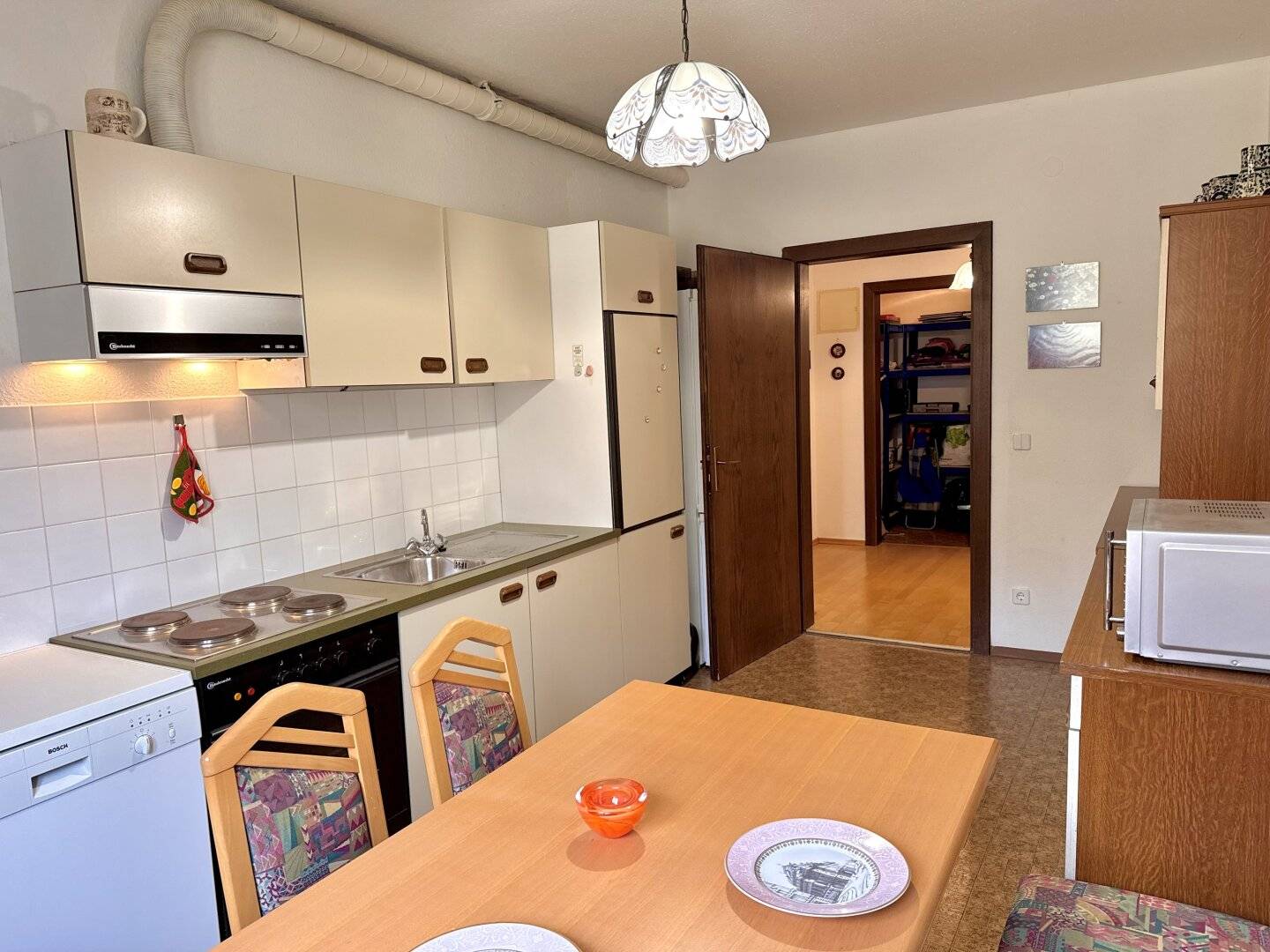 Sunny apartment with spacious balcony and underground parking space