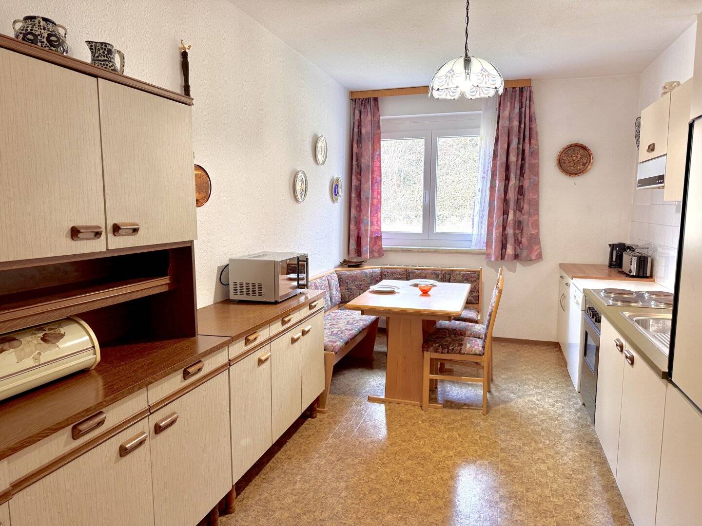 Sunny apartment with spacious balcony and underground parking space