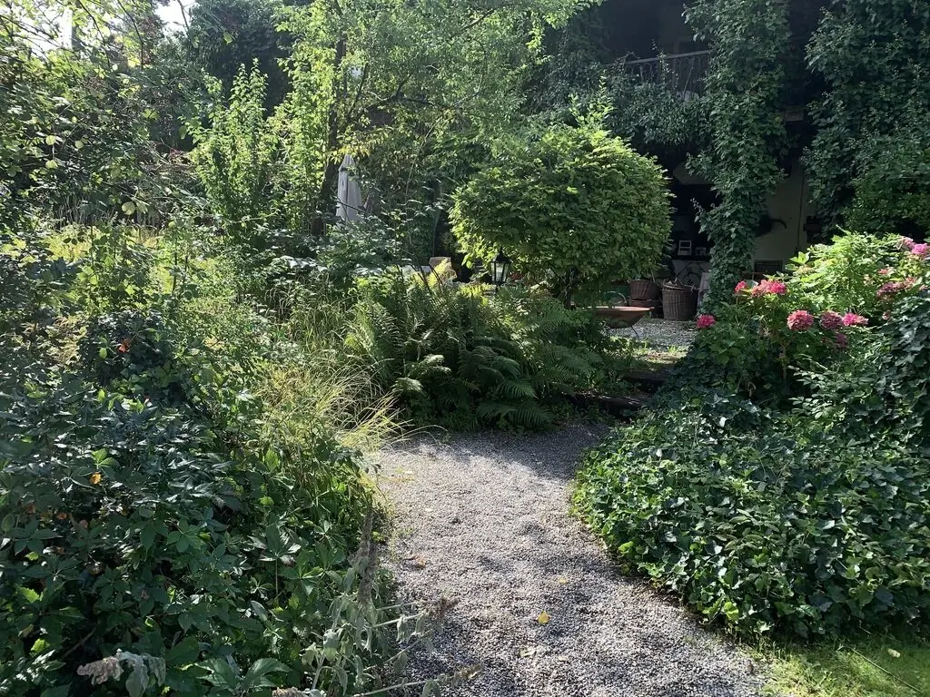 Idyllisches Grundstück mit sanierungsbedürftigem Haus ca. 15 Min. von Graz, zentral, perfekte Infrastruktur, Dichte 0,2-1,2;