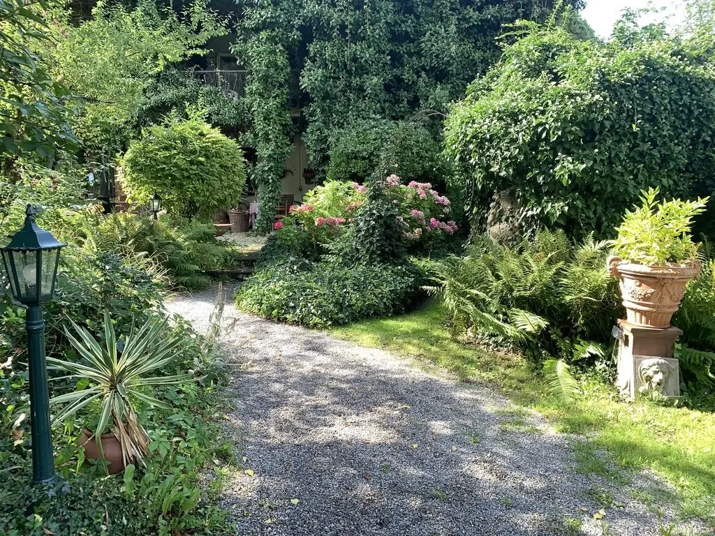 Idyllisches Grundstück mit sanierungsbedürftigem Haus ca. 15 Min. von Graz, zentral, perfekte Infrastruktur, Dichte 0,2-1,2;