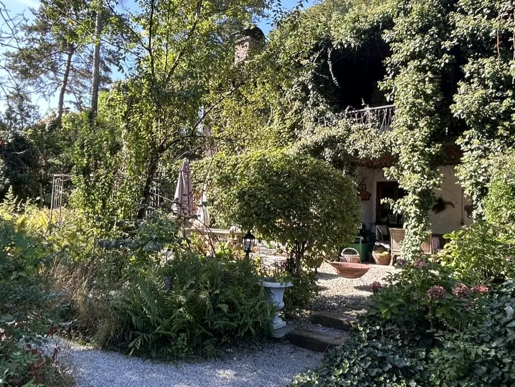 Idyllisches Grundstück mit sanierungsbedürftigem Haus ca. 15 Min. von Graz, zentral, perfekte Infrastruktur, Dichte 0,2-1,2;