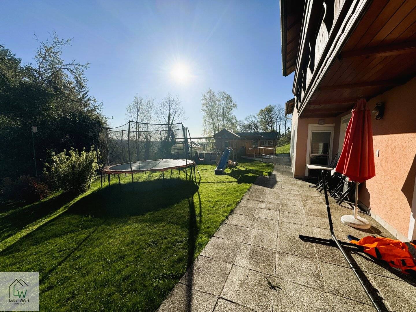 Familienglück beginnt hier – 240 m² Wohnfläche, großer Garten und jede Menge Möglichkeiten