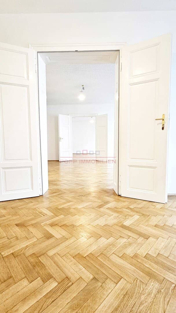 Erstbezug nach Top-Renovierung: Repräsentative Büro-/Praxisräumlichkeiten in Innenstadtlage