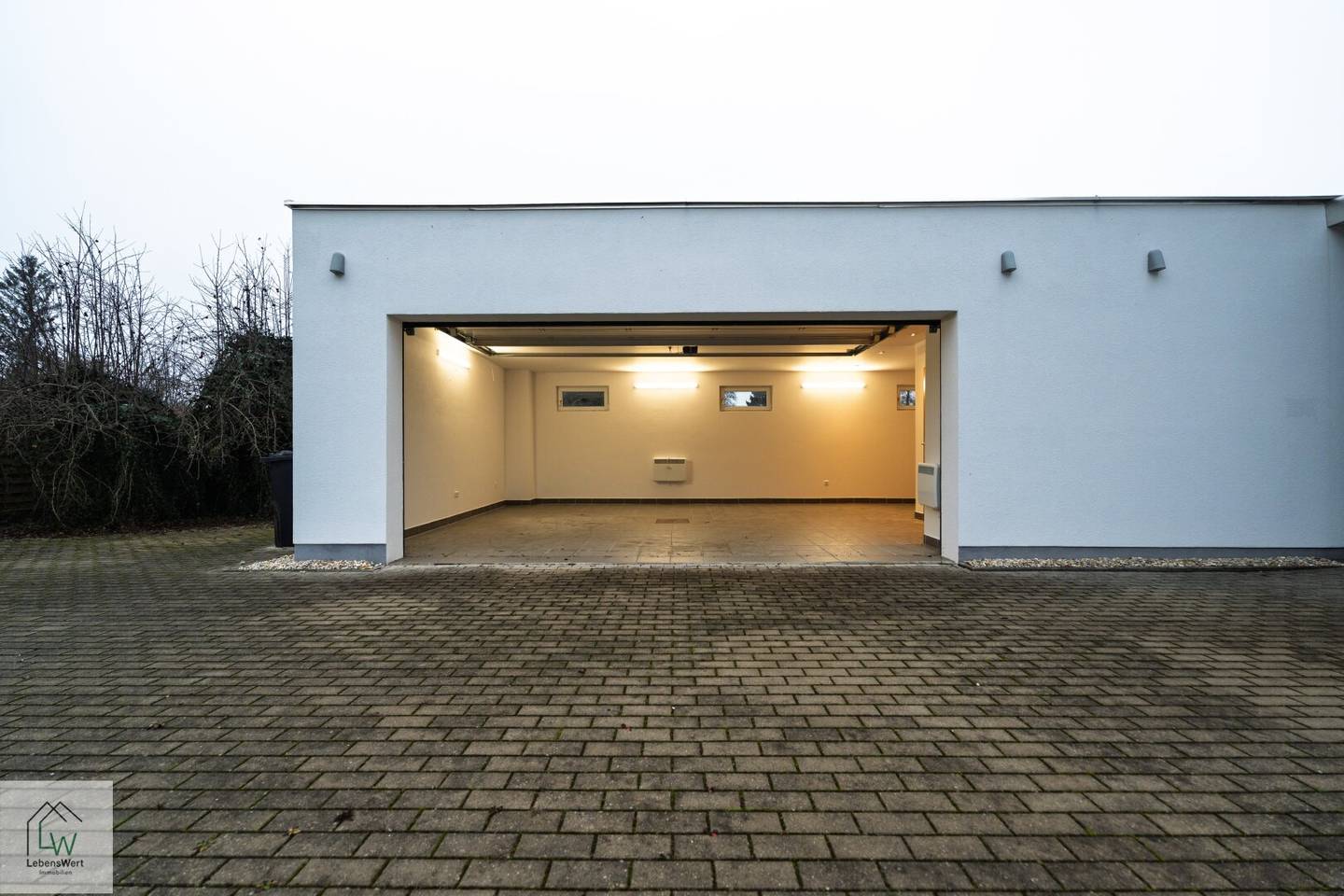 Jeden Tag ein Stück Urlaub – modernes Passivhaus mit Natur-Schwimmteich auf 3.149 m² Eigengrund