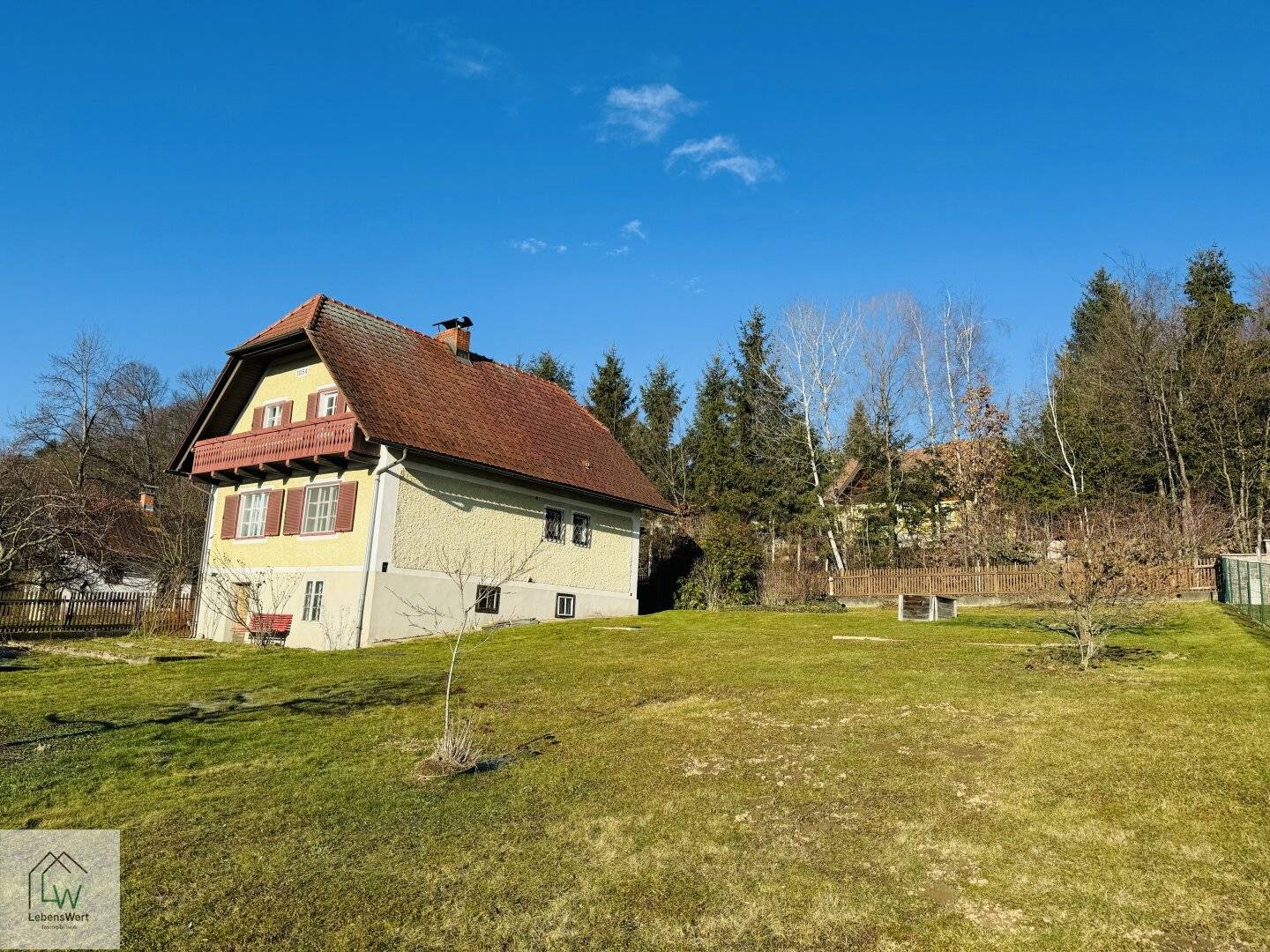 Ein Platz zum Durchatmen – Familienhaus mit 1.395 m² Grundstück in traumhafter Ruhelage