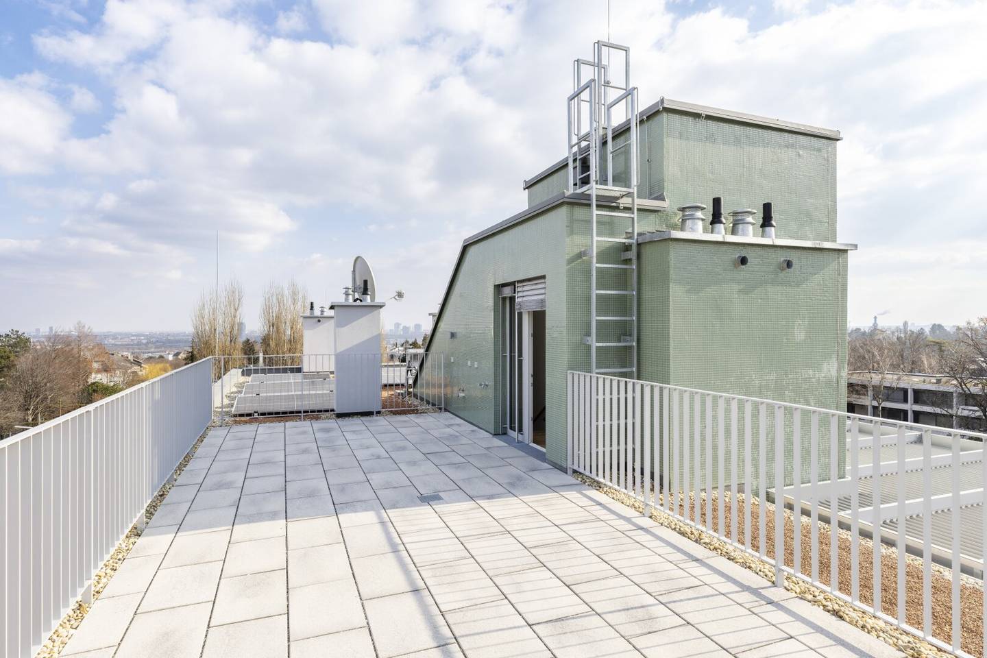 Einzugsbereites Penthouse - 3 Ebenen - 139 m² Terrasse und Blick über Wien
