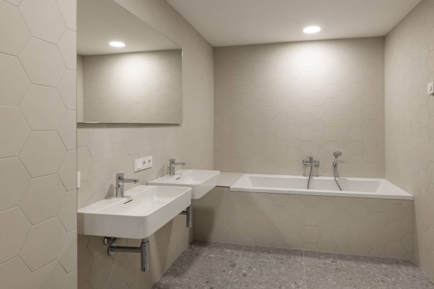 Bezugsbereit in Bestlage – Luxuswohnung mit Privatgarten & Pool in Grinzing