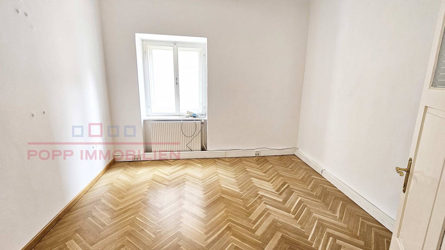 Büro für Steuerberatung in zentraler Lage: 3 Räume, bei Bedarf Besprechungszimmer und Gemeinschaftsraum